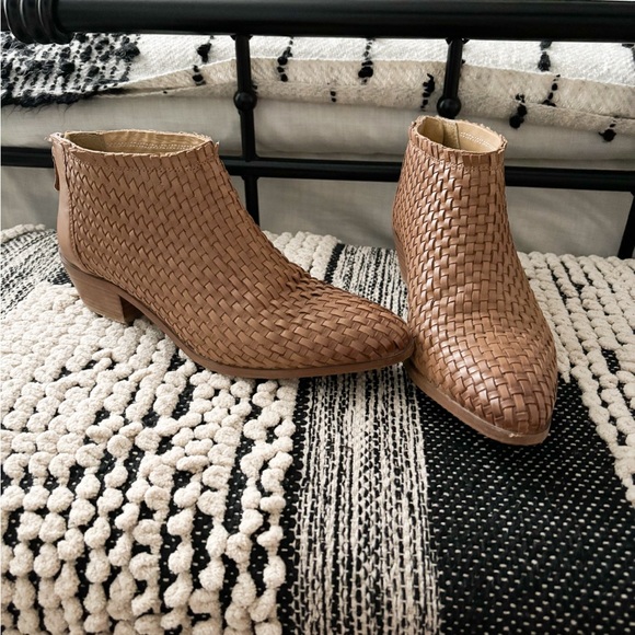 Vintage Foundry Delmira leather Booties size 8 - Picture 2 of 4